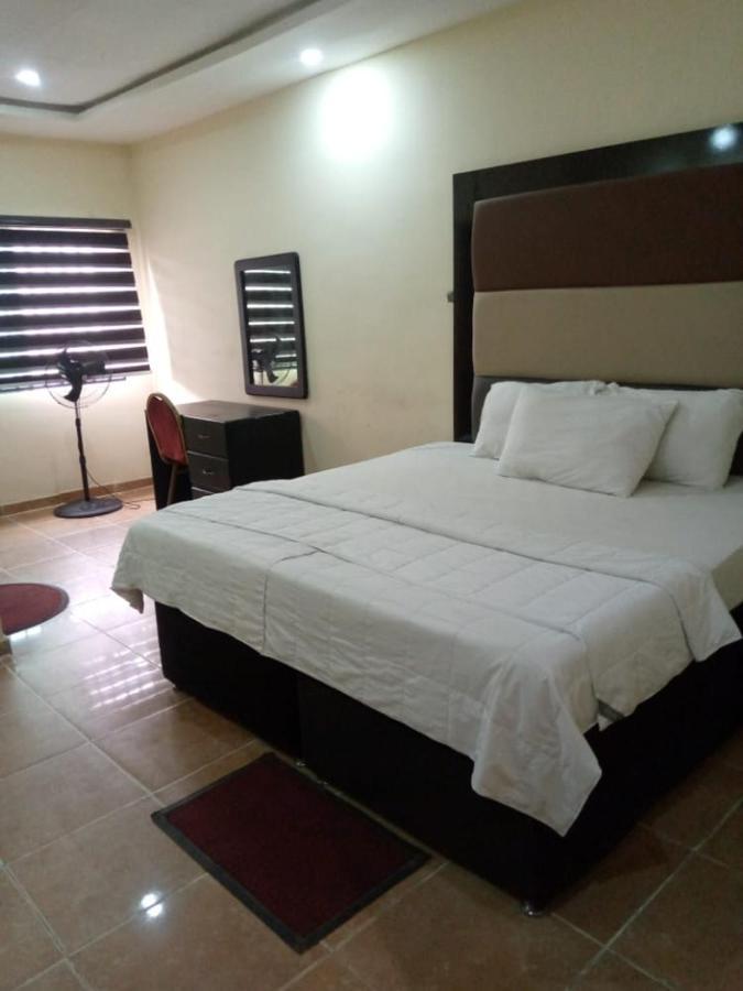 Omole Senators Suites And Towers Hotel חדר תמונה