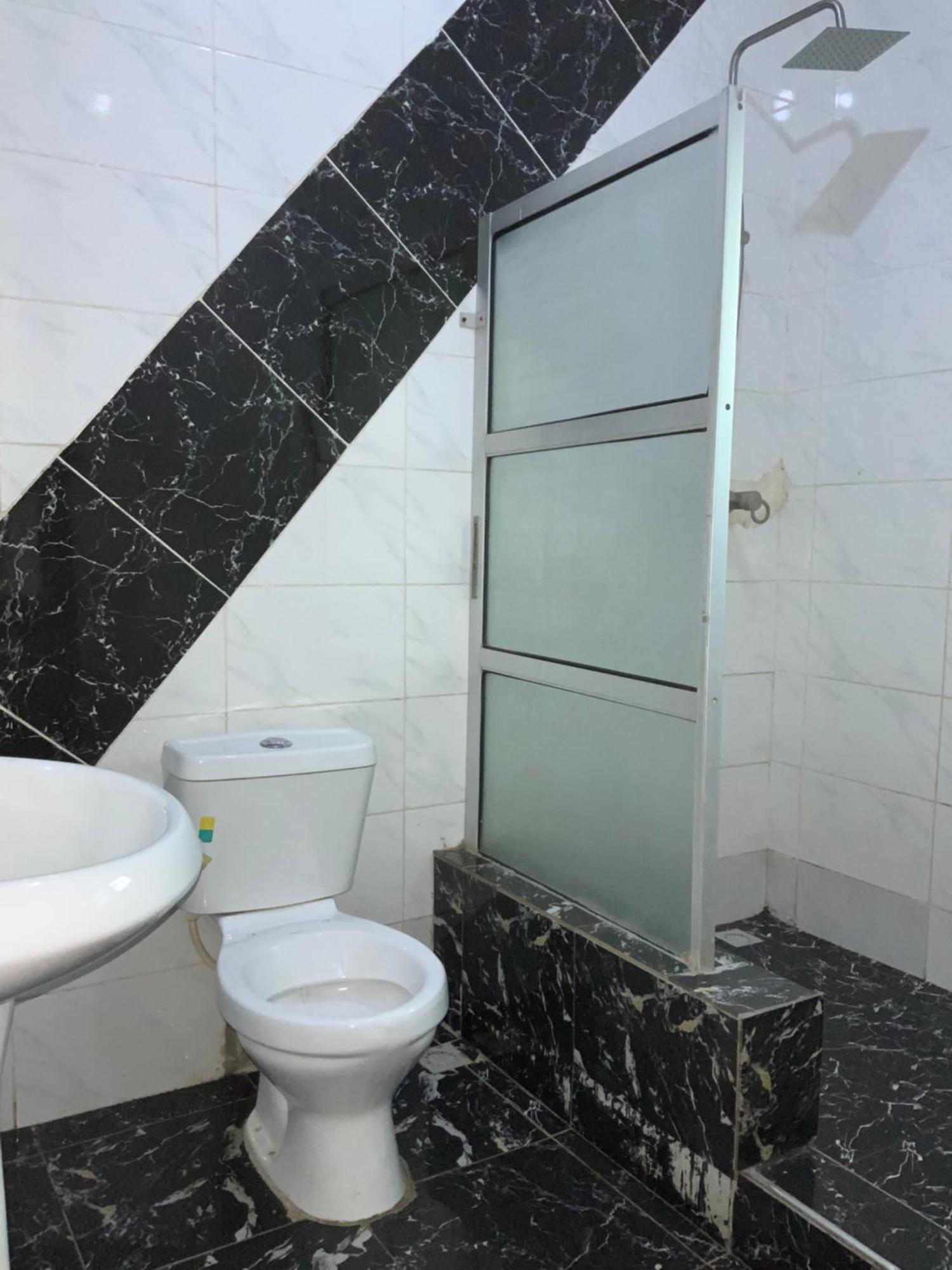Omole Senators Suites And Towers Hotel מראה חיצוני תמונה